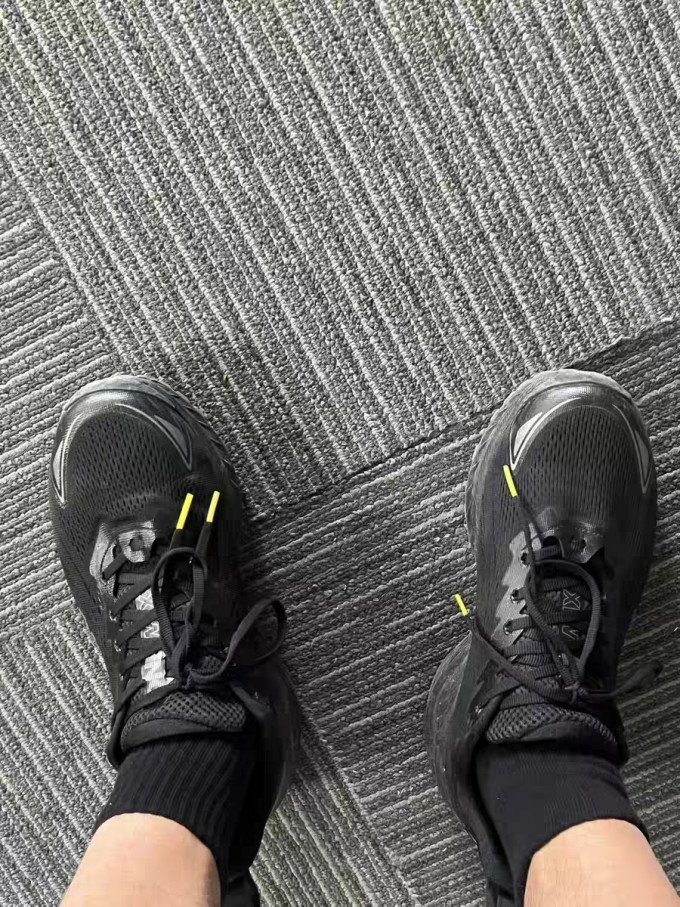 跑鞋