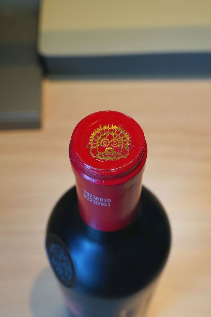 類人首红葡萄酒