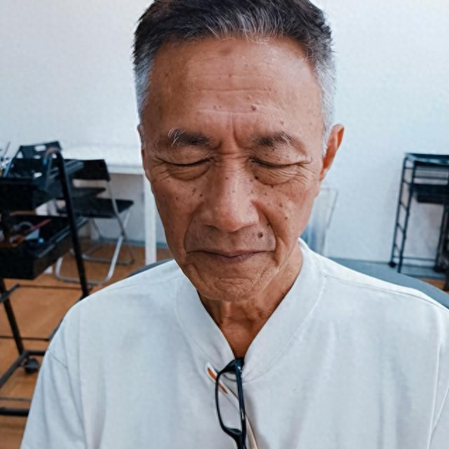 劝六七十岁的叔叔们！别剪寸头、留长发了，换这些发型减龄又有型
