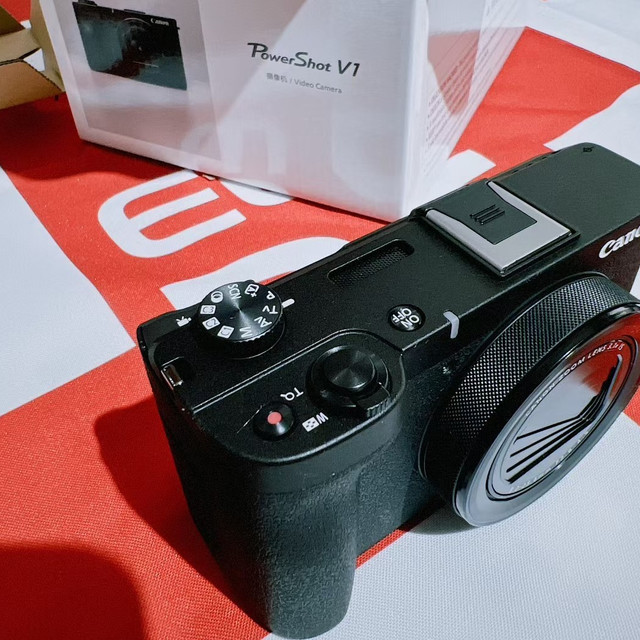 佳能还是懂行情的，视频相机V1，很及时。
