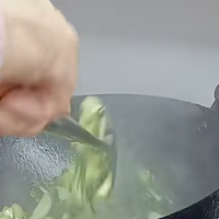 厨房油烟中含有约300种有害物质，如何防护厨房“隐形污染”？