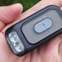 Fenix E04R小型手电筒：便携多场景照明神器