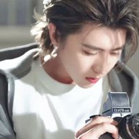 Alexander Wang拉链连帽卫衣：经典设计