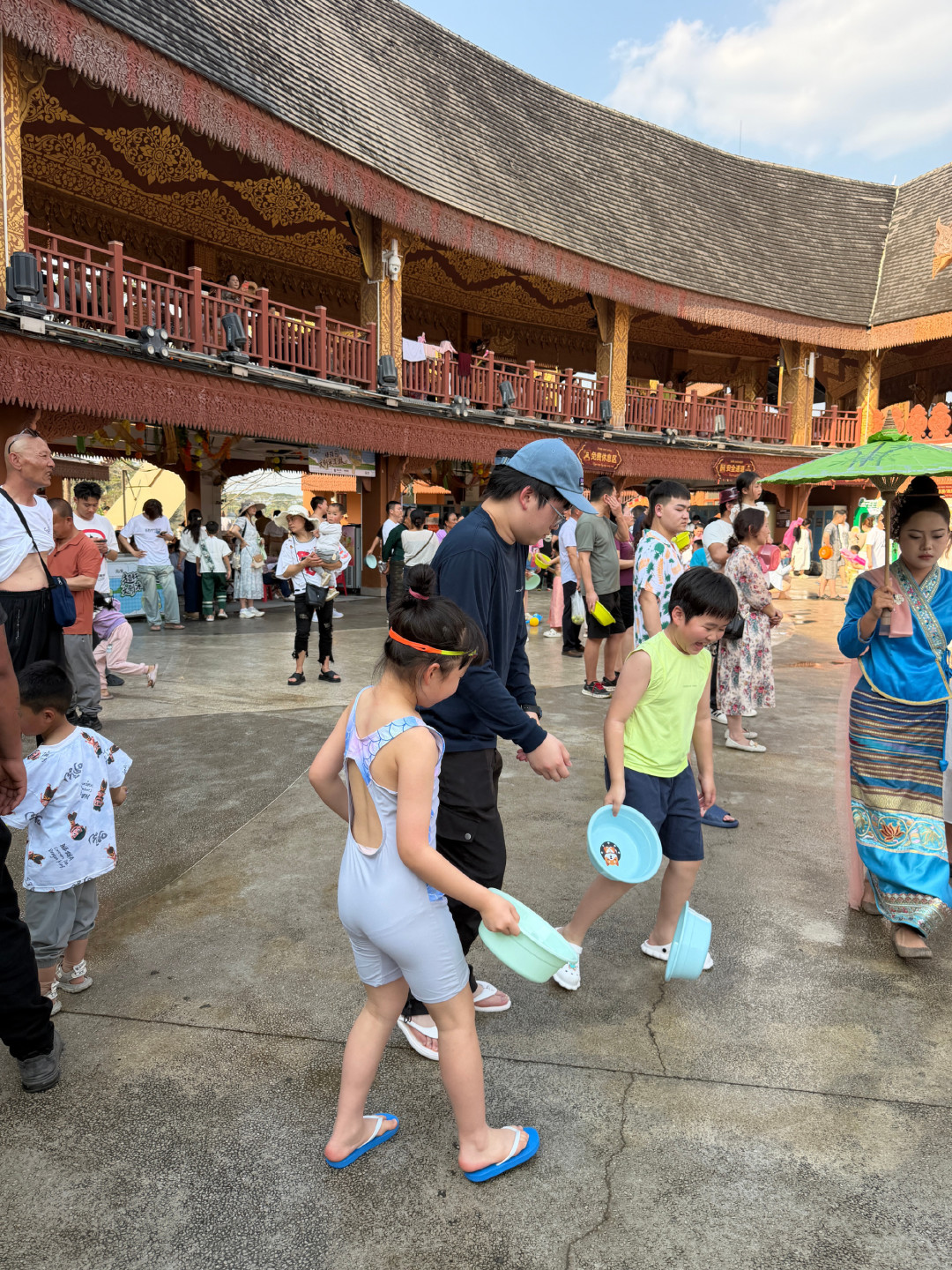 体验版纳泼水狂欢:泼的是祝福非撒泼,守住文明底线更快乐