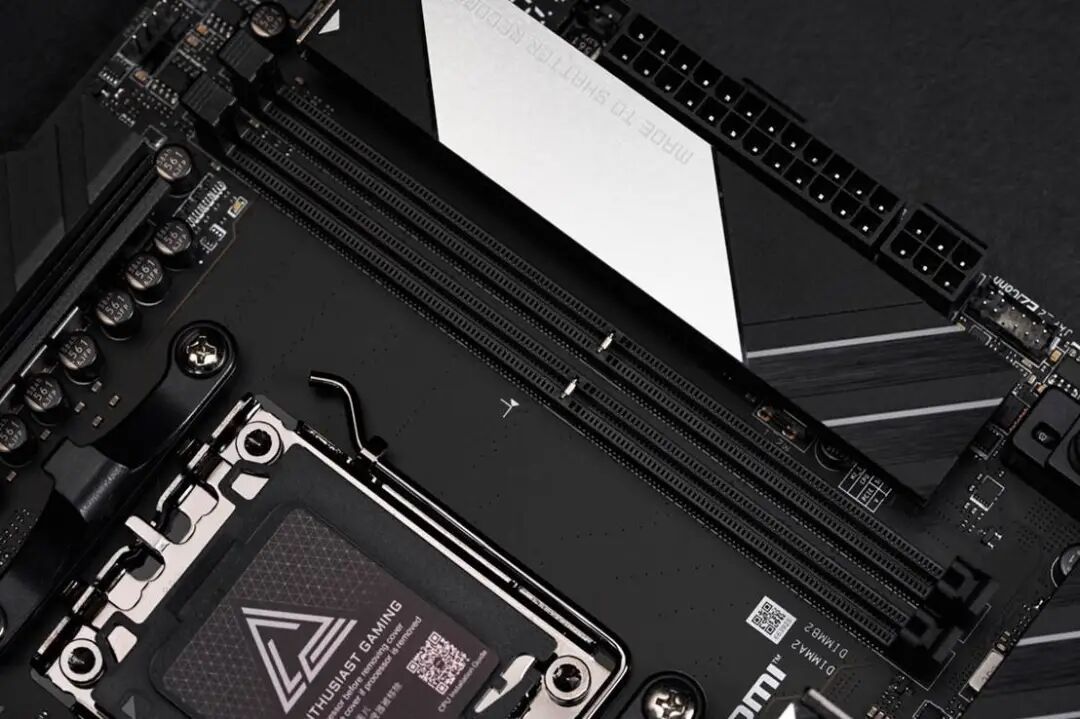 微星MEG X870E UNIFY-X MAX暗影主板评测：超频实力过硬，扩展应有尽有