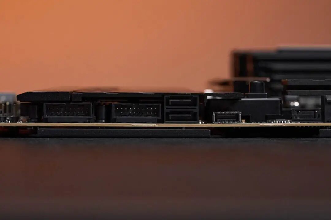 微星MEG X870E UNIFY-X MAX暗影主板评测:超频实力过硬,扩展应有尽有