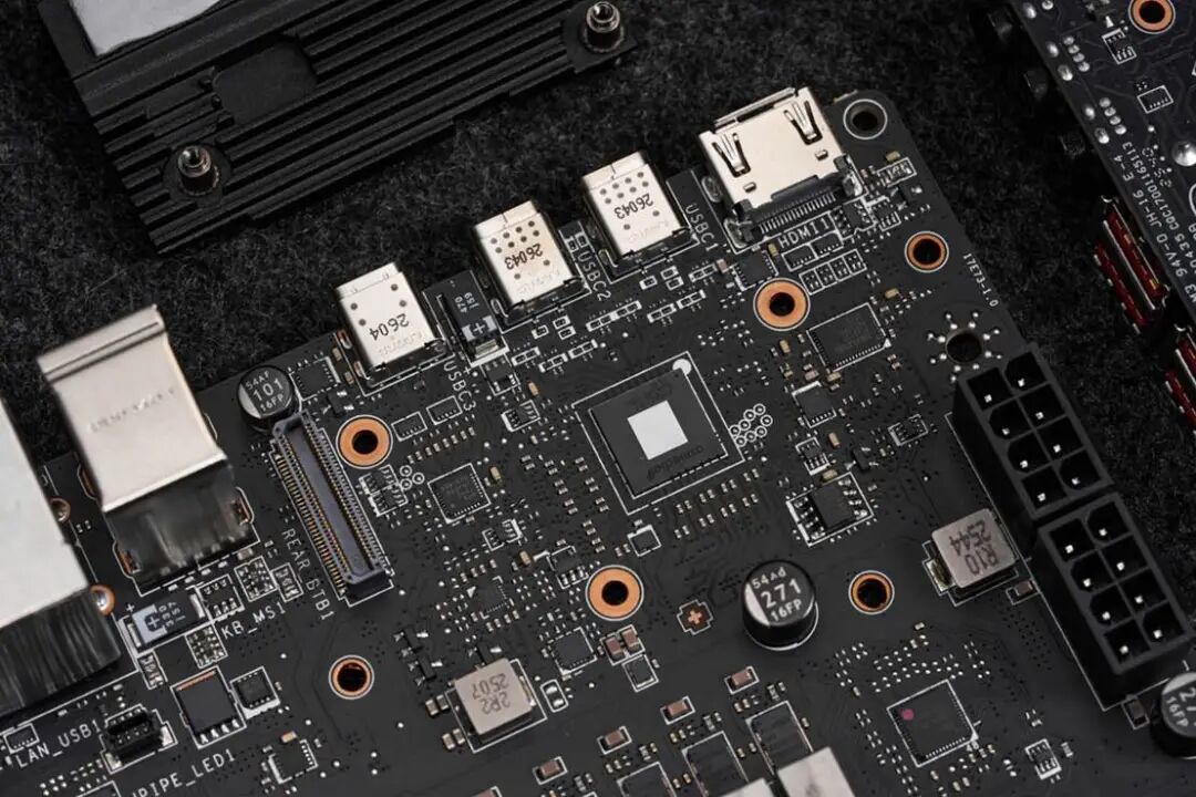 微星MEG X870E UNIFY-X MAX暗影主板评测：超频实力过硬，扩展应有尽有