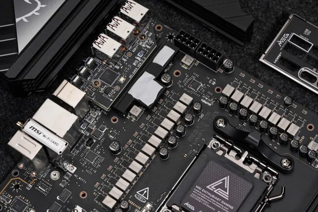 微星MEG X870E UNIFY-X MAX暗影主板评测:超频实力过硬,扩展应有尽有