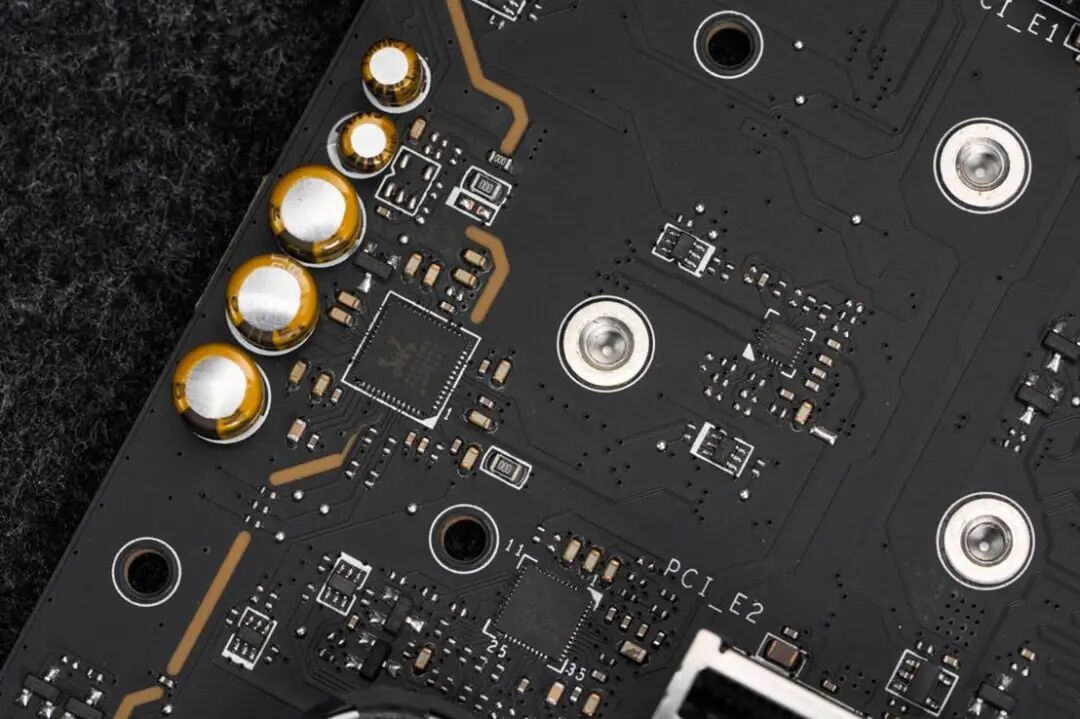 微星MEG X870E UNIFY-X MAX暗影主板评测：超频实力过硬，扩展应有尽有