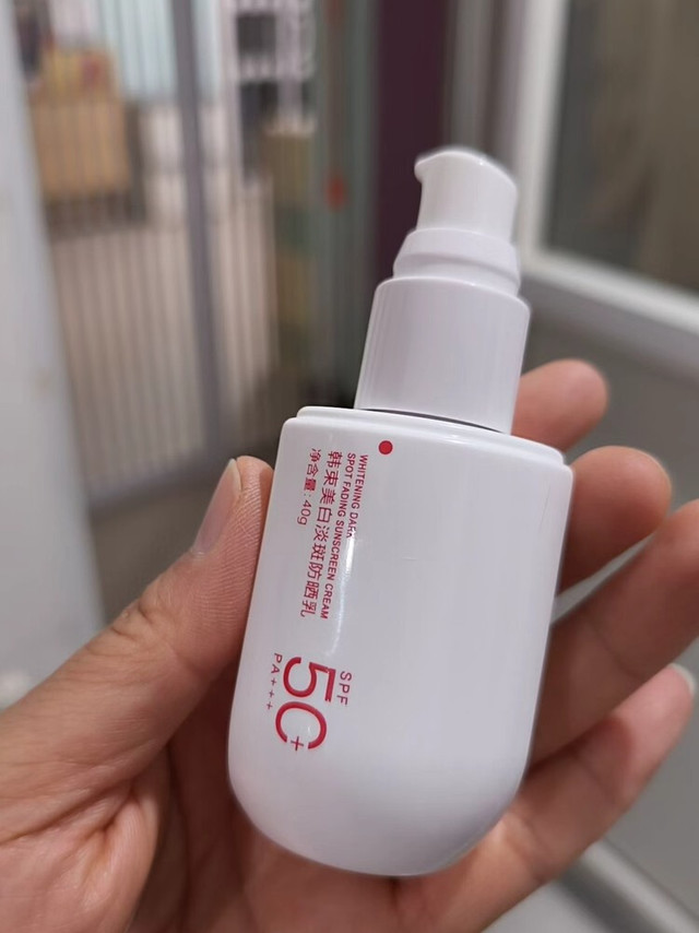 韩束防晒乳：高倍防晒+美白淡斑一步到位
