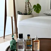 真正撑得住通勤的中性香，不是闻起来像春天，而是让你忘了它存在却始终舒服