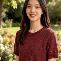 春夏款镂空花型圆领 套头衫 编织教程图解 一，起针与领口 3.0mm针，圈织针罗纹5行，换3.5mm针。分计与插肩加针处各2针标记。分：前片+后片+2袖子 2。每2行4个点各加1针(一圈加8针)，织到胸围合适 三，分袖织身 1。袖子针数用线穿起，只织前后片 2。腋下各加4针，圈织平针至衣长合适 四，织袖子 挑起袖针+下针，均匀减针 五，下摆与袖口 换细针织罗校5-6行，平收，烫平整。