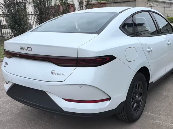 秦PLUS DM-i与EV版实测解析