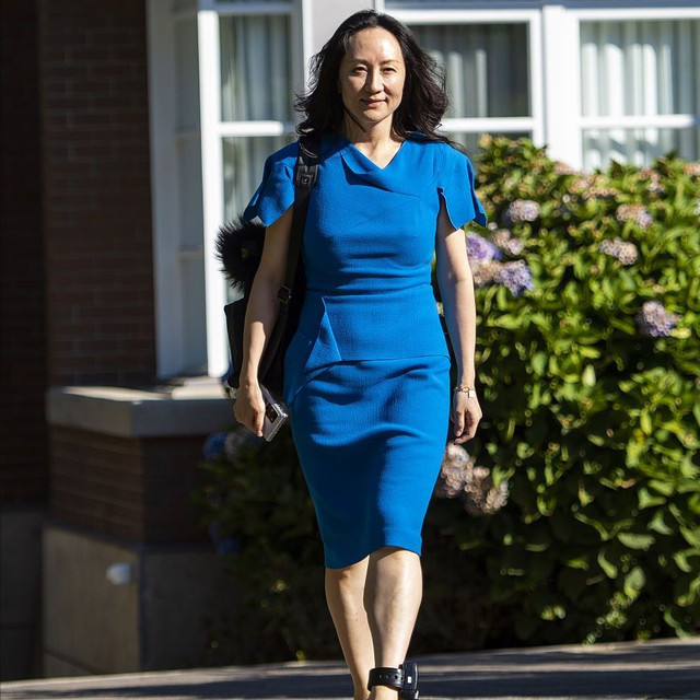 见过世面的女人，穿裙子从不搭配丝袜，看孟晚舟、宗馥莉就知道了