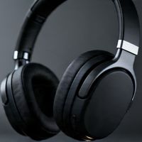 JBL LIVE650 BTNC降噪拉胯、音质偏科，仅适合预算卡死又只在家听歌的人