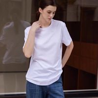 被问爆的白 T｜THEEASE 舒适派，一件穿四季的松弛感神器