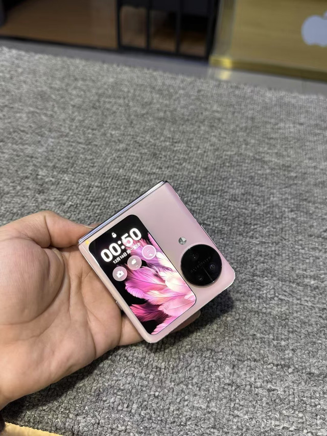 1800元的OPPO Find N3 Flip：美与实用兼备