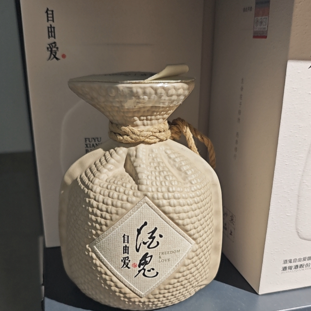 200元喝出400元质感！胖东来联名酒鬼酒，这波操作太狠了