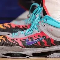 【NBA每日上脚】唐斯穿新鞋硬起来了！詹23 Elite何时进奥莱？