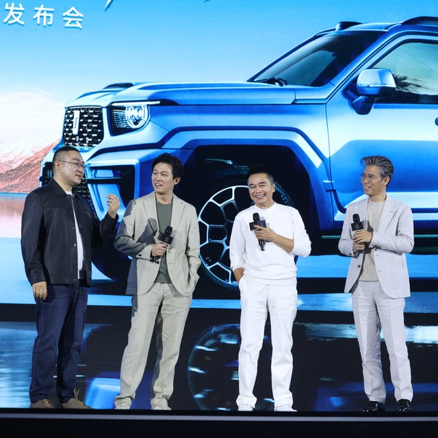 42.8万起！全新坦克700正式上市，双动力+大模型智驾，这波“全域豪华”够硬核吗？