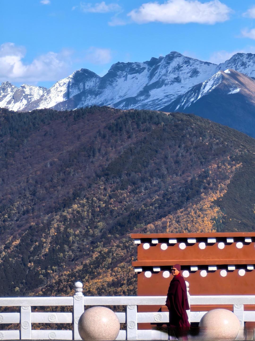 奔赴川西“云顶天宫”昌列寺,在3400米高山之巅守候日照金山