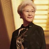 前外交官傅莹的打扮非常惊艳:白发不染、裙不上膝,美得优雅端庄