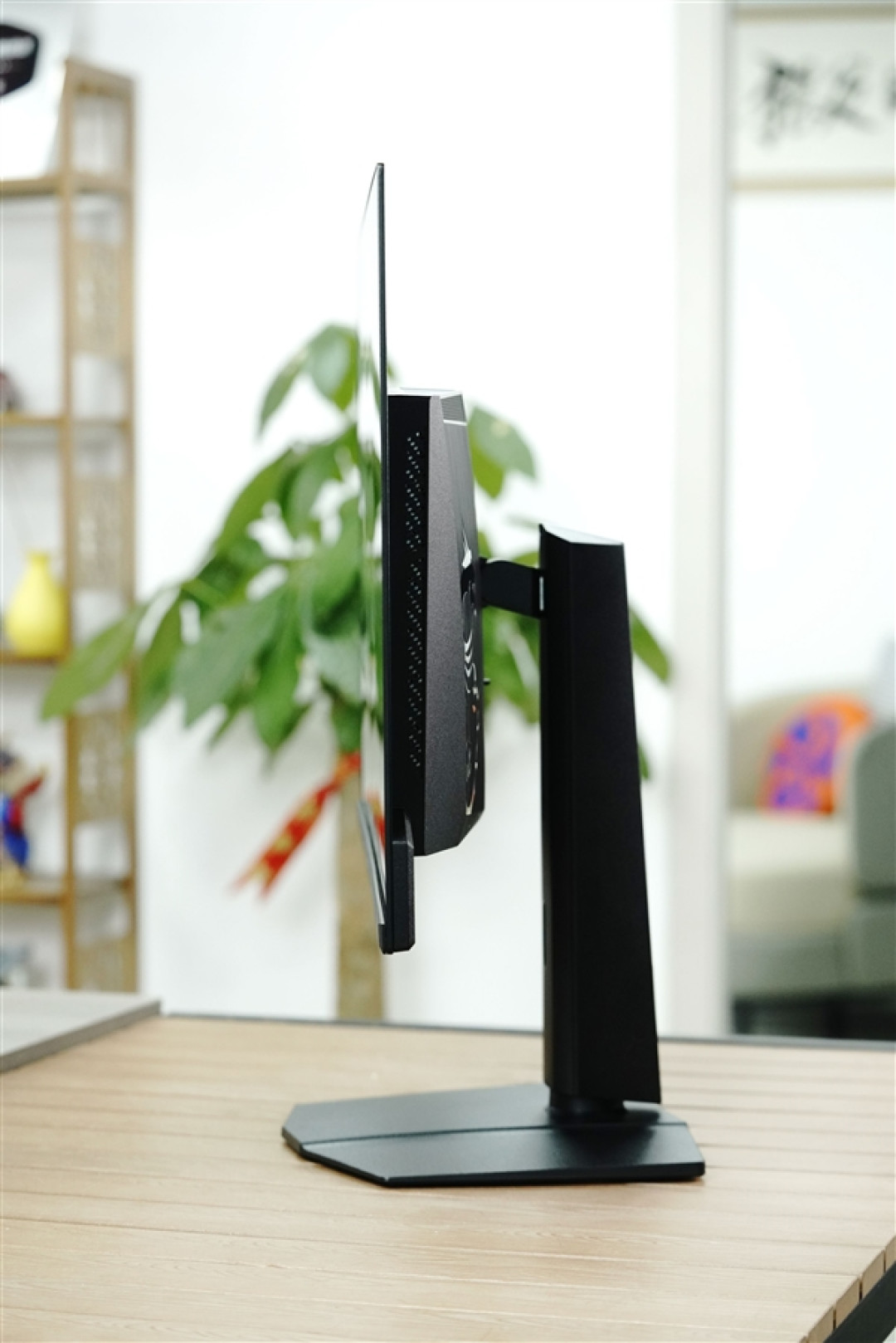 100% DCI-P3色域+240Hz高刷！微星MPG 322UR QD-OLED X24显示器图赏