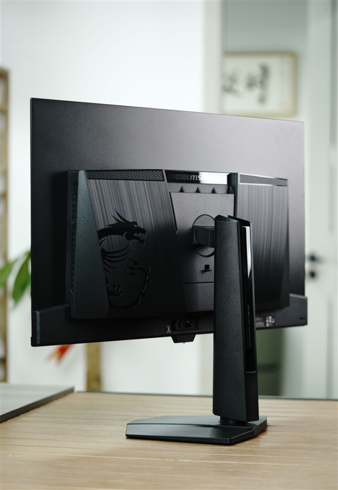 100% DCI-P3色域+240Hz高刷！微星MPG 322UR QD-OLED X24显示器图赏