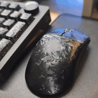 轻准稳拉满的碳纤新星！颜值爆棚百元碳纤鼠，朱雀·惊碳鼠标详测