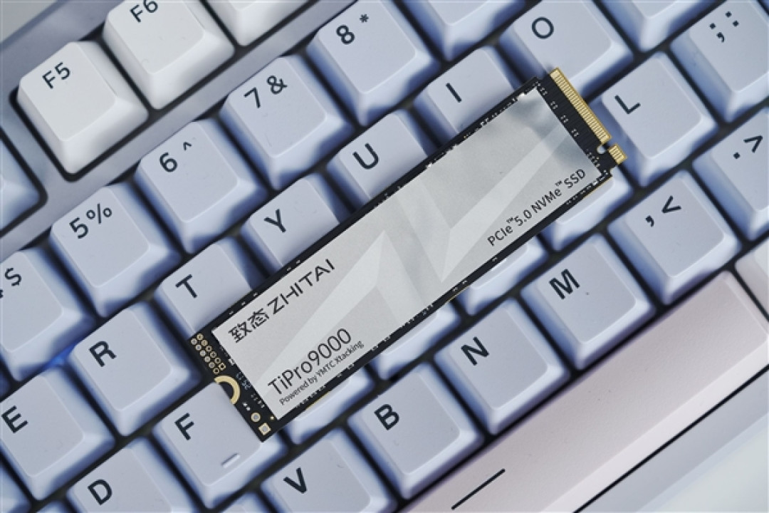 速度逼近PCIe 5.0上限!长江存储致态TiPro9000 2TB图赏