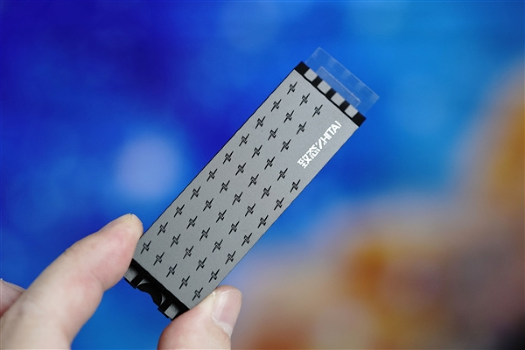 速度逼近PCIe 5.0上限!长江存储致态TiPro9000 2TB图赏