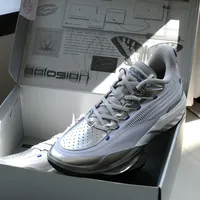 安踏Type2银翼｜“有门槛，但迈得过”🛸