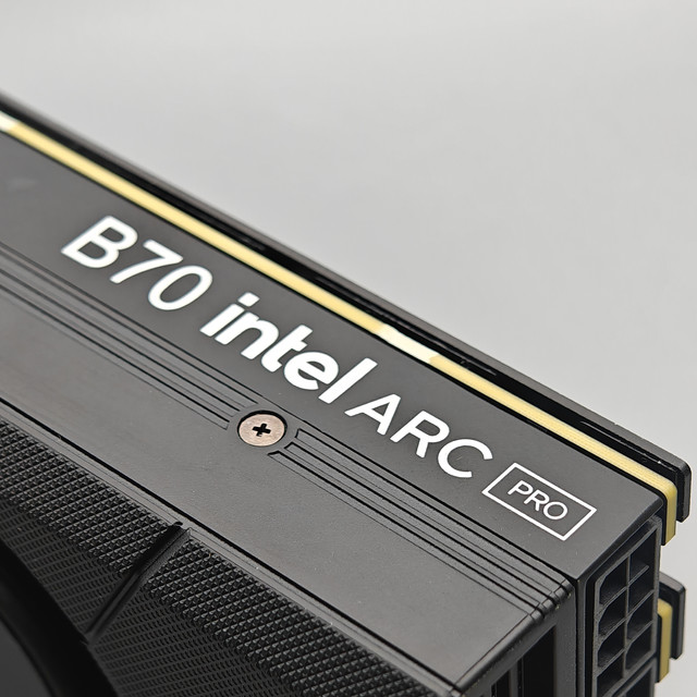 路过你的青春 intel 锐炫Pro B70 32GB
