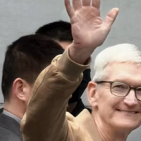 库克要先下班了？交接新CEO后，苹果的穿搭品位会“降级”吗？