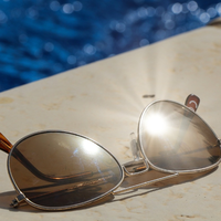 墨镜越黑越伤眼？强光下真正护眼的户外墨镜只看这三点