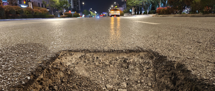 压到路上深坑爆胎，历时一月成功索赔