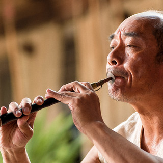 谷雨时节，一群80+的导演们带着老电影走进小山村，还有腾格尔！