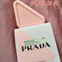Prada粉嫩三角腮红膏