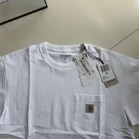 对比｜卡哈特主线vs WIP 胸袋T恤对比评测