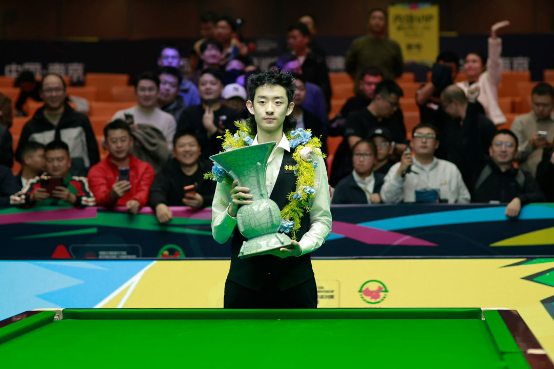 狂轰10-2完美复仇!吴宜泽创纪录晋级,获塞尔比盛赞为天才