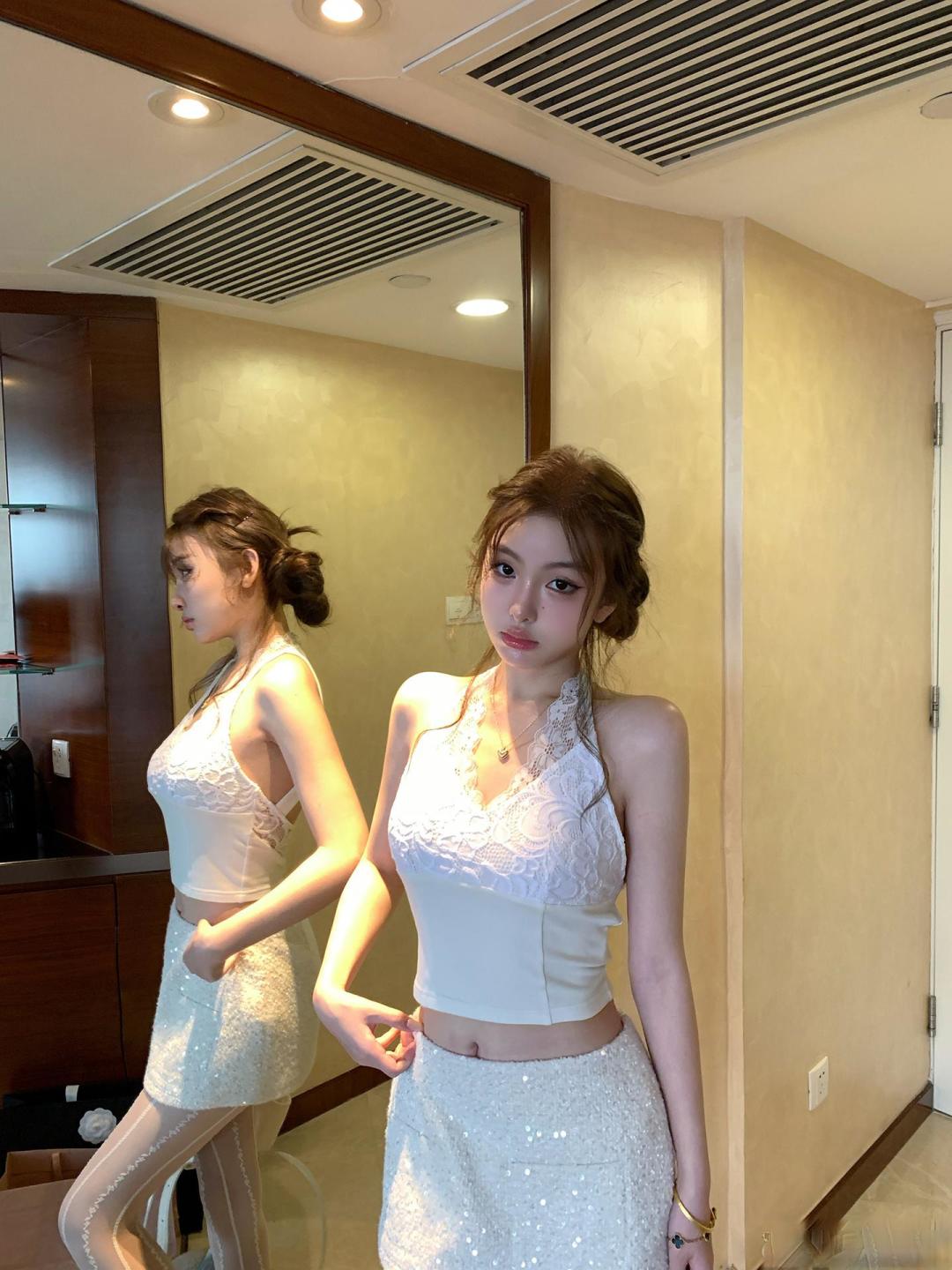 音乐节穿搭封神：这件蕾丝鱼骨吊带又甜又辣美爆了