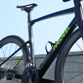 2000元内公路车90%的人第一年就后悔，选错车架和变速比轻500克更重要