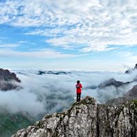 2026年Q1徒步“软消费”爆发：服务支出增速超30%，政策明确支持情绪体验型业态