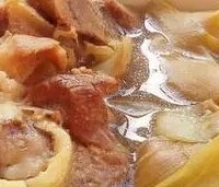 一碗霸王花猪骨汤，清润回甘，熨帖四季烟火