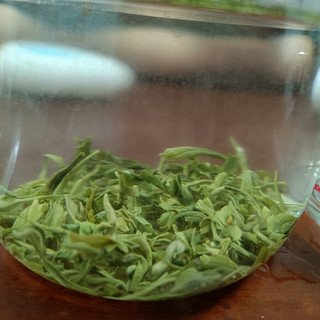 谁说碧螺春非得是洞庭的？广西这杯嫩芽，一口喝掉春天
