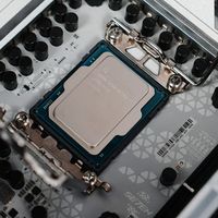 剪视频快56%、渲染翻倍，但打游戏反而不如7800X3D？这颗U只适合双修创作者