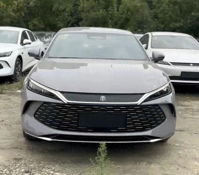 8.48万 VS 10.98万！差2.5万！210km！比亚迪秦PLUS和秦L详细对比！