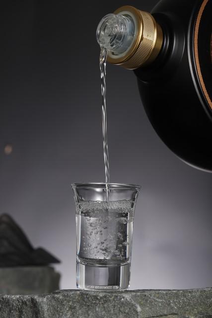 白酒香型全解：兼香型白酒，凭什么成为酒桌“万能款”？