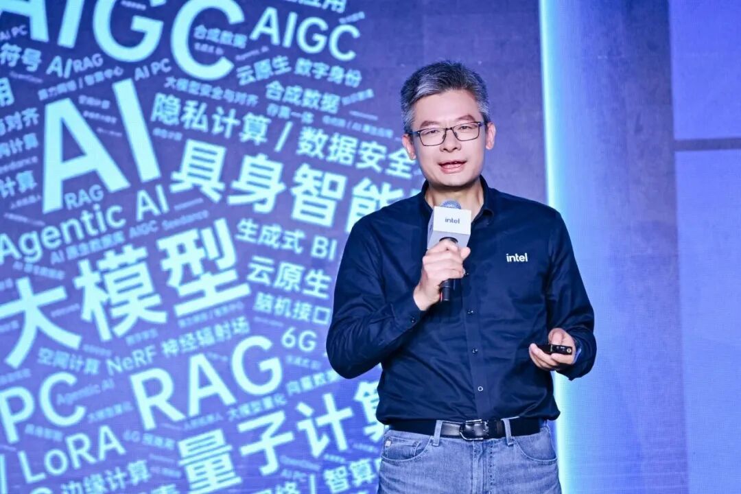 重塑AI工作站格局,英特尔发布至强600系列处理器与锐炫Pro B70 GPU