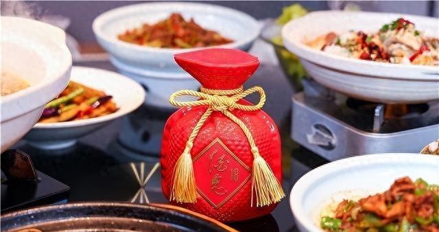 湖南本土白酒销冠“易主”：年收入超过10亿元，领先酒鬼酒、湘窖